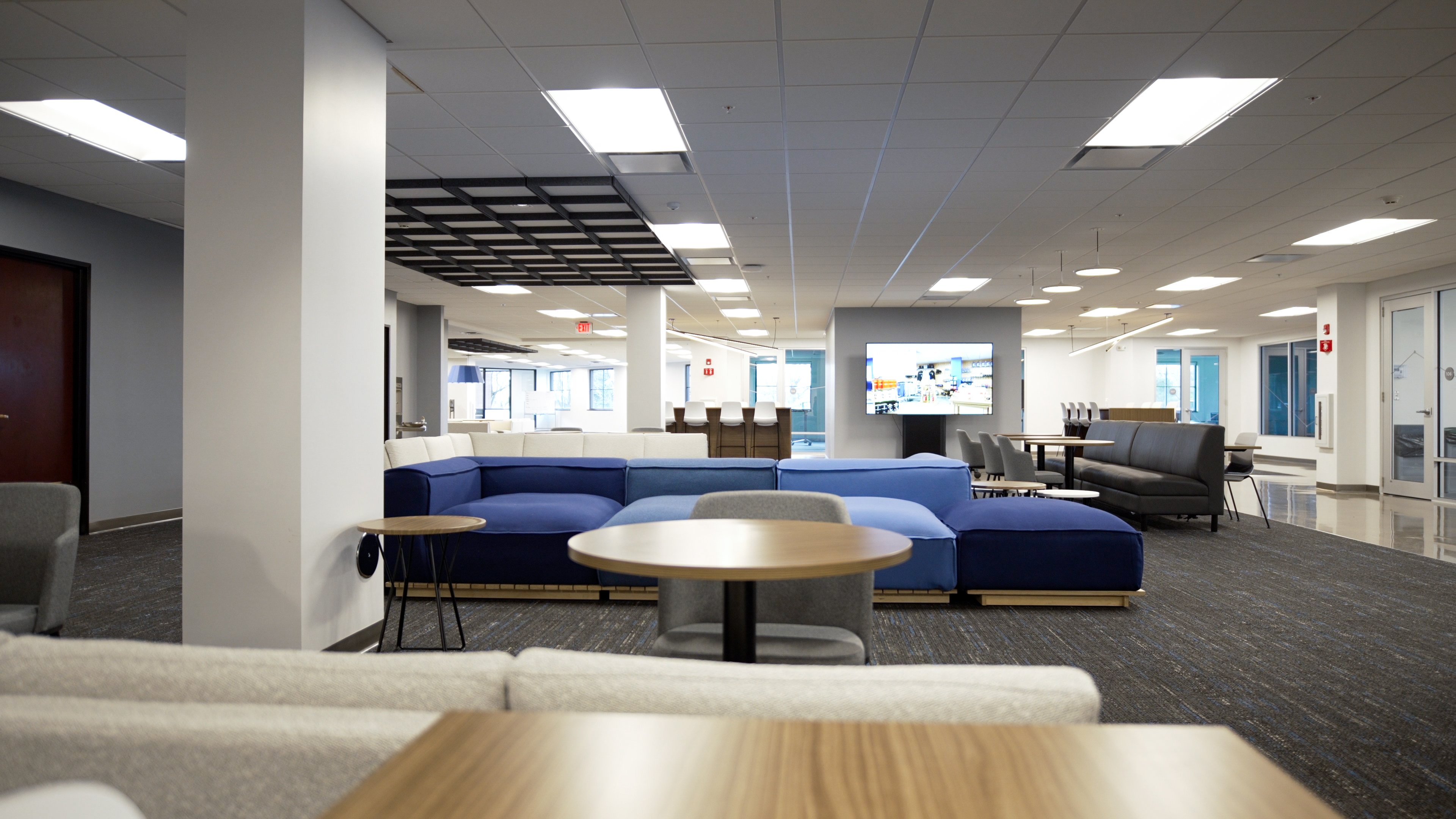 The system design emphasizes adaptable learning spaces with movable furniture and modular layouts.